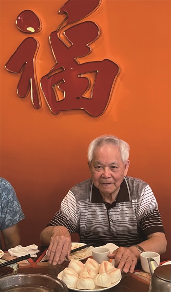 银发在夕阳的金晖里闪亮 记华美老协夕阳红社别开生面的生日欢宴